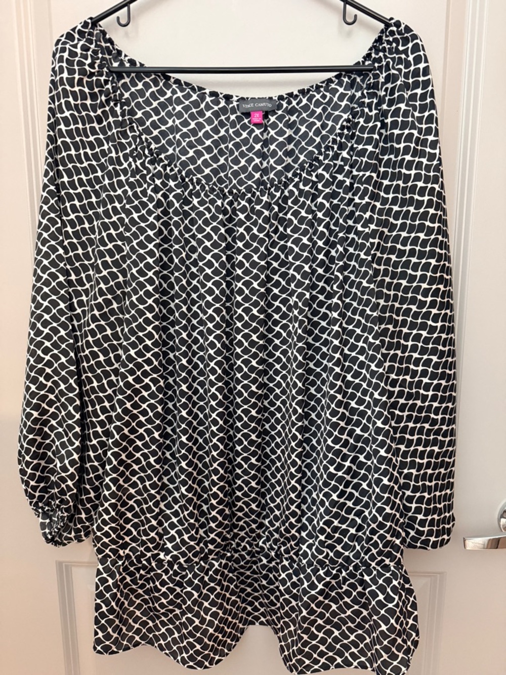 Vince Camuto Black and White Metallic Geometric Peasant Tunic